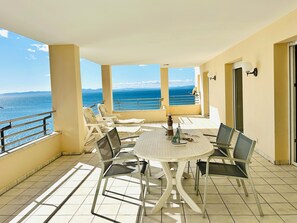 Outdoor dining - HOLIDAYS ON THE ROCKS !! 1st LINE OF SEA, PRIVILEGED AREA, SEA VIEW. (Roses)