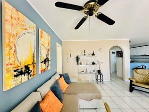 TV - HOLIDAYS ON THE ROCKS !! 1st LINE OF SEA, PRIVILEGED AREA, SEA VIEW. (Roses)