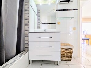 Bathroom - HOLIDAYS ON THE ROCKS !! 1st LINE OF SEA, PRIVILEGED AREA, SEA VIEW. (Roses)