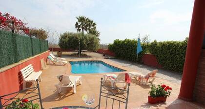 CASA SARSET, Ideal house for your holidays near the sea, free wifi, optional air conditioning, private pool, pets allowed, dog’s beach