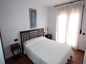 4 habitaciones, tabla de planchar con plancha y acceso a internet 