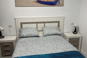 1 slaapkamer, een strijkplank/strijkijzer, wifi, beddengoed