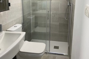 Shower, towels
