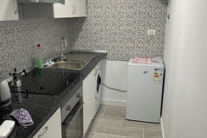 Fridge, oven, stovetop, coffee/tea maker - House - Sleeps 2 - Parking - Patio (San Miguel de Tajao)