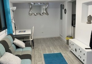 TV - House - Sleeps 2 - Parking - Patio (San Miguel de Tajao)