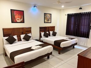 Skrivbord, strykjärn/strykbräda, gratis wi-fi och sängkläder