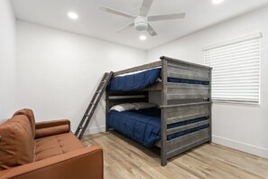 4 bedrooms, iron/ironing board, free WiFi, bed sheets