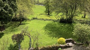 Property grounds - Idyllic Location, Stunning Views, Relax & Refresh in Peace & Comfort (Llandysul)