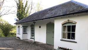 Exterior - Idyllic Location, Stunning Views, Relax & Refresh in Peace & Comfort (Llandysul)