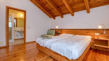 8 bedrooms, iron/ironing board, free WiFi, bed sheets