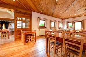 Dining - Chalet 'Agriturismo  Casa Al Campo' with Mountain View, Private Pool and Wi-Fi (Giustino)