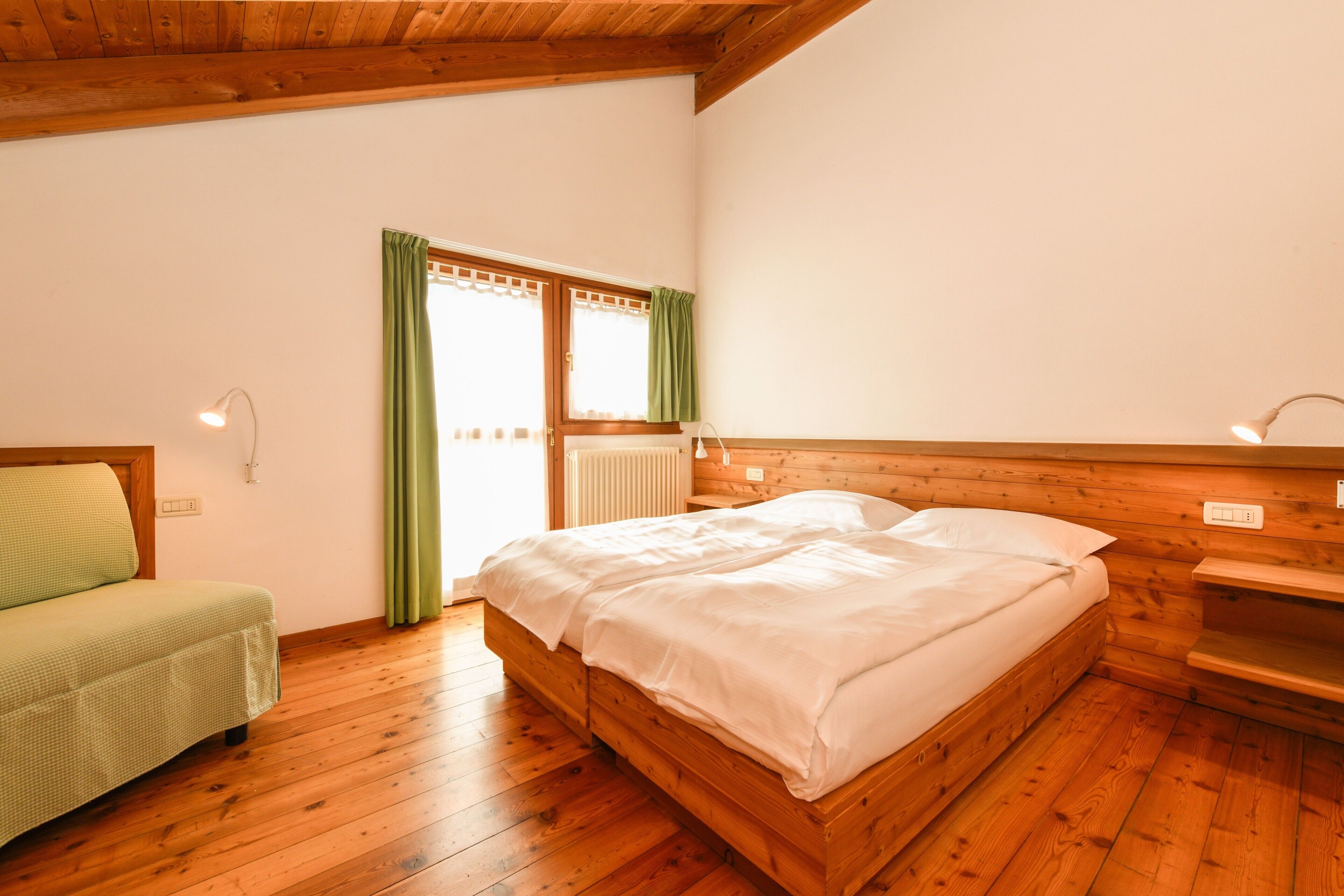 8 chambres, fer et planche à repasser, Wi-Fi gratuit, draps fournis