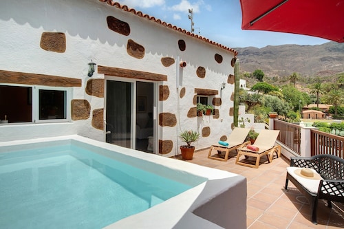 "Holiday Cottage Santa Lucía" con vistas a la montaña, aire acondicionado, Wi-Fi y terraza