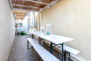 Outdoor dining - Vacation Apartment "Appartamento degiorgio8" with Terrace & Wi-Fi (ALGHERO)
