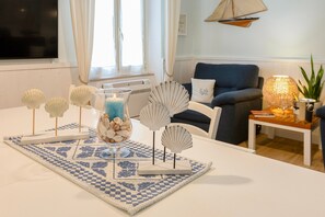 Interior - Vacation Apartment "Appartamento degiorgio8" with Terrace & Wi-Fi (ALGHERO)