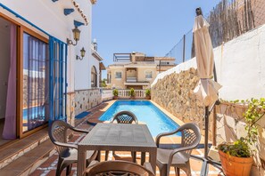 تناول الطعام بالخارج