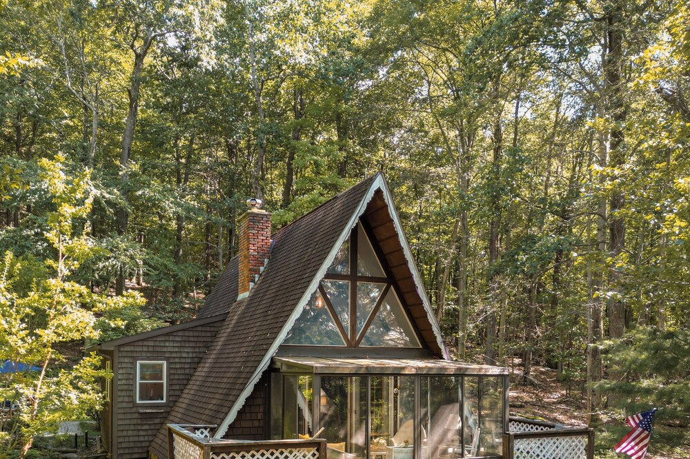 Escape in our Rain-Forest A-Frame Cabin-Retreat 1hour from The Poconos