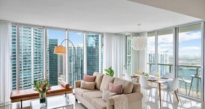 Télévision, Netflix, Hulu, services de streaming