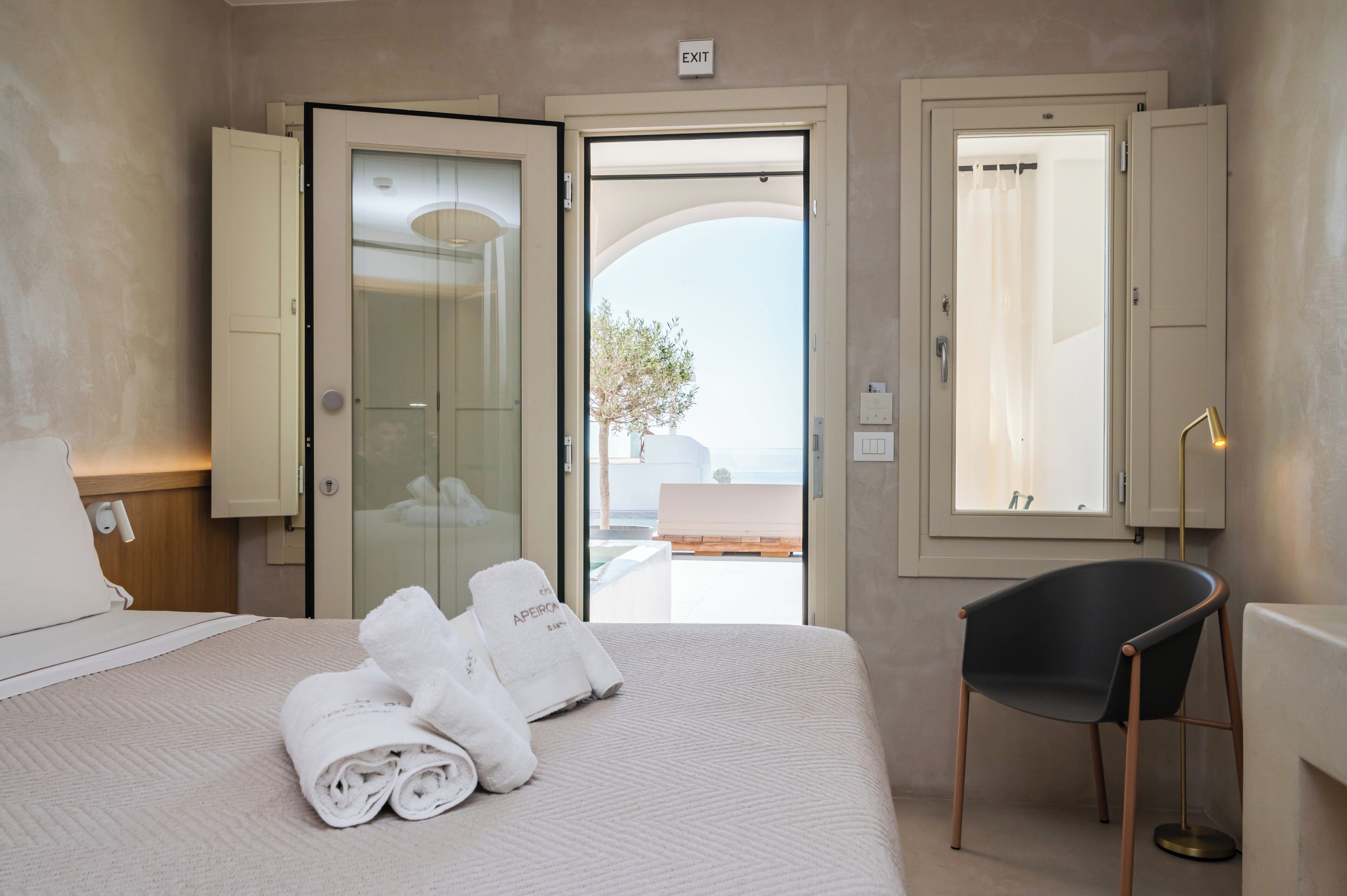 superior double with hot tub and caldera view | 1 bedroom, premium bedding, minibar, in-room safe