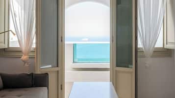 Executive Blue Suite with Hot Tub and Caldera View | 1 bedroom, premium bedding, minibar, in-room safe