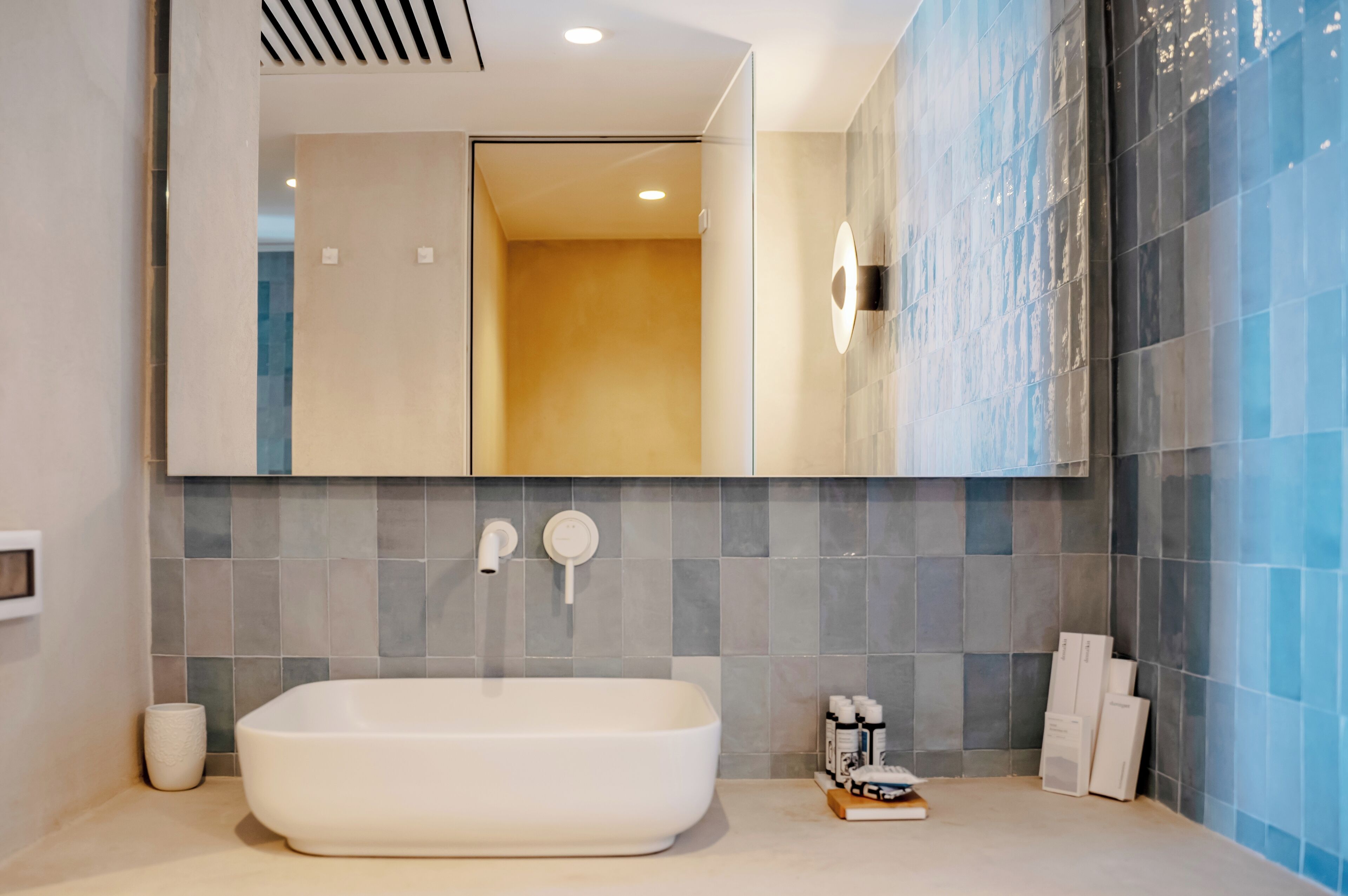 superior double with hot tub and caldera view | bathroom | shower, rainfall showerhead, designer toiletries, hair dryer