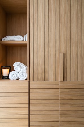 1 bedroom, premium bedding, minibar, in-room safe