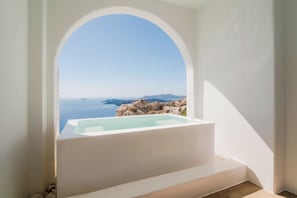 Studiosvit - bubbelpool (Sunset, Caldera View) | Privat bubbelpool