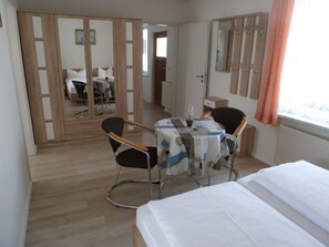 2 Schlafzimmer, Reisekinderbett, WLAN, Bettwäsche