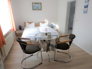 2 bedrooms, travel cot, WiFi, bed sheets - Koehler Ferienwohnung 1 - Ferienwohnungen Se-koe (Sellin)
