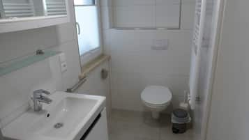 Shower, towels