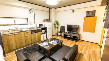 Room, 1 Bedroom (303) | 1 bedroom, free WiFi, bed sheets