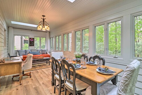 1 Mi to Downtown: Highlands Cottage w/ Sunroom