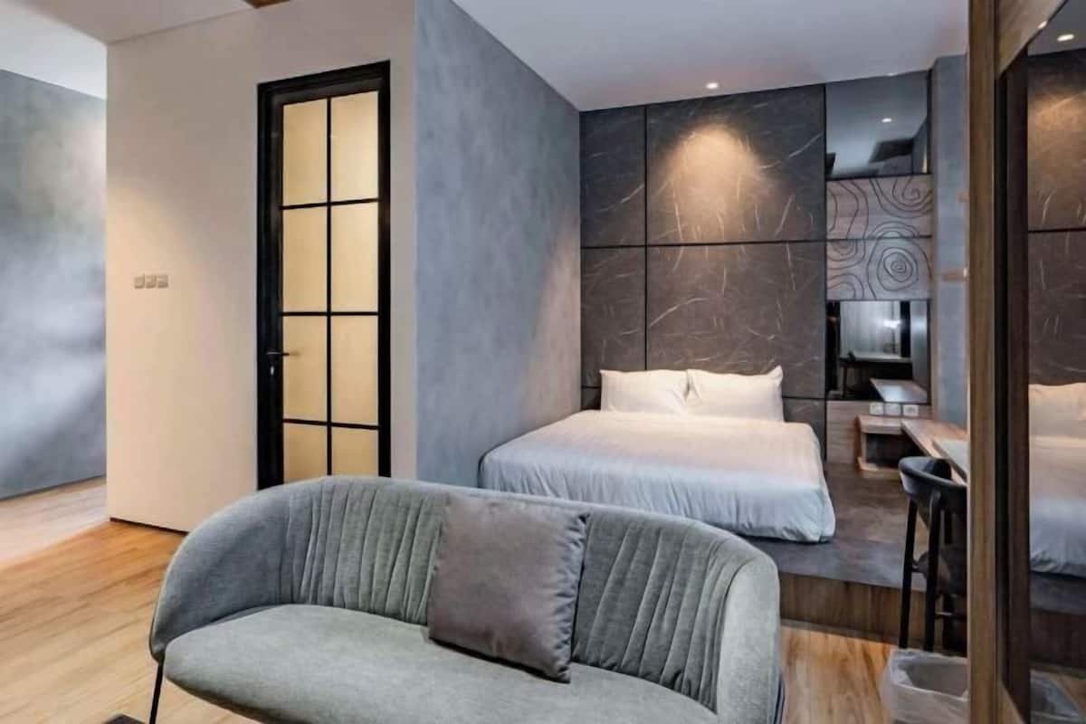 1 bedroom, desk, free WiFi, bed sheets
