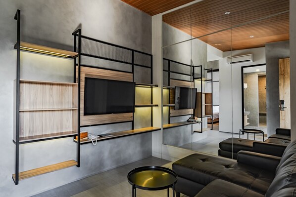 Paviliun Suite | Living area | LCD TV - LOA Living Solo Baru (Grogol)