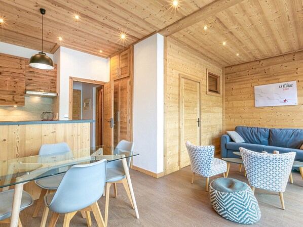 Interior - Large Studio Cabin, Balcony, Parking, La Clusaz Center (La Clusaz)