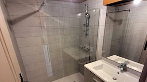 A modern bathroom with a glass-enclosed shower, a white sink, and a mirror. - Central studio, near slopes, ideal for 2 (Les Gets)