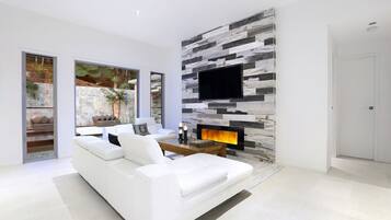 Smart TV, fireplace, stereo, offices