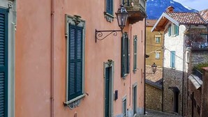 A narrow street with buildings featuring traditional architecture and stone facades. - Casa Lido beautiful lake view (Varenna)