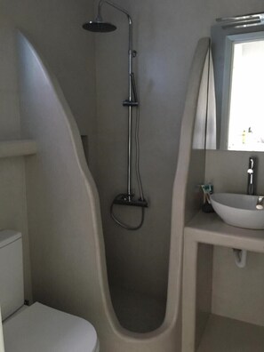 Doccia, asciugacapelli, asciugamani, sapone