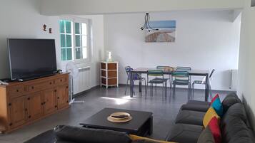 Télévision, table de tennis de table