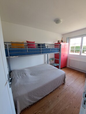 3 slaapkamers, een strijkplank/strijkijzer, gratis wifi