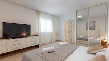 4 Schlafzimmer, Zimmersafe, Bügeleisen/Bügelbrett, Reisekinderbett