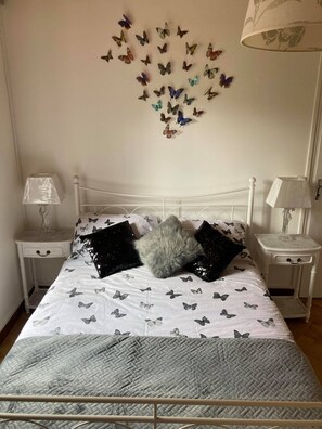 4 Schlafzimmer, Bügeleisen/Bügelbrett, kostenloses WLAN, Bettwäsche