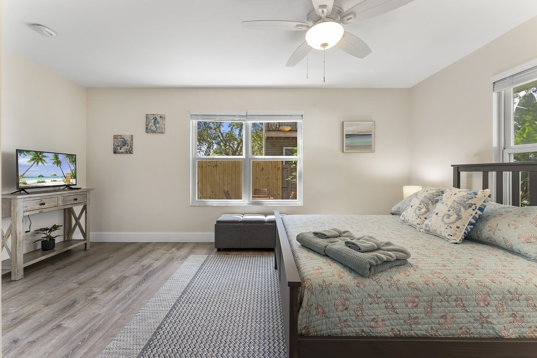 Relaxing getaway close to everything!!