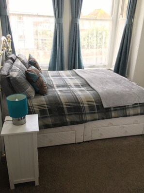 1 bedroom, iron/ironing board, free WiFi, bed sheets - Sea  Peeps   (Paignton)