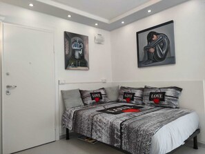 1 bedroom, iron/ironing board, bed sheets, wheelchair access