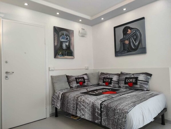 1 chambre, fer et planche à repasser, literie fournie