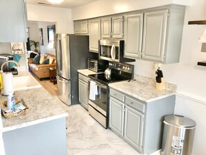 Fridge, microwave, oven, stovetop - The Point ⭐️ 3B Retreat Home by VB Town Center (Virginia Beach)