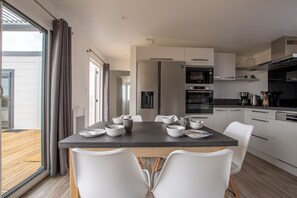 Kühlschrank, Mikrowelle, Ofen, Geschirrspüler