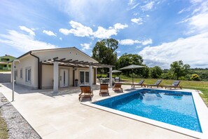 Outdoor pool - Beautiful Villa Gallova (Labin)